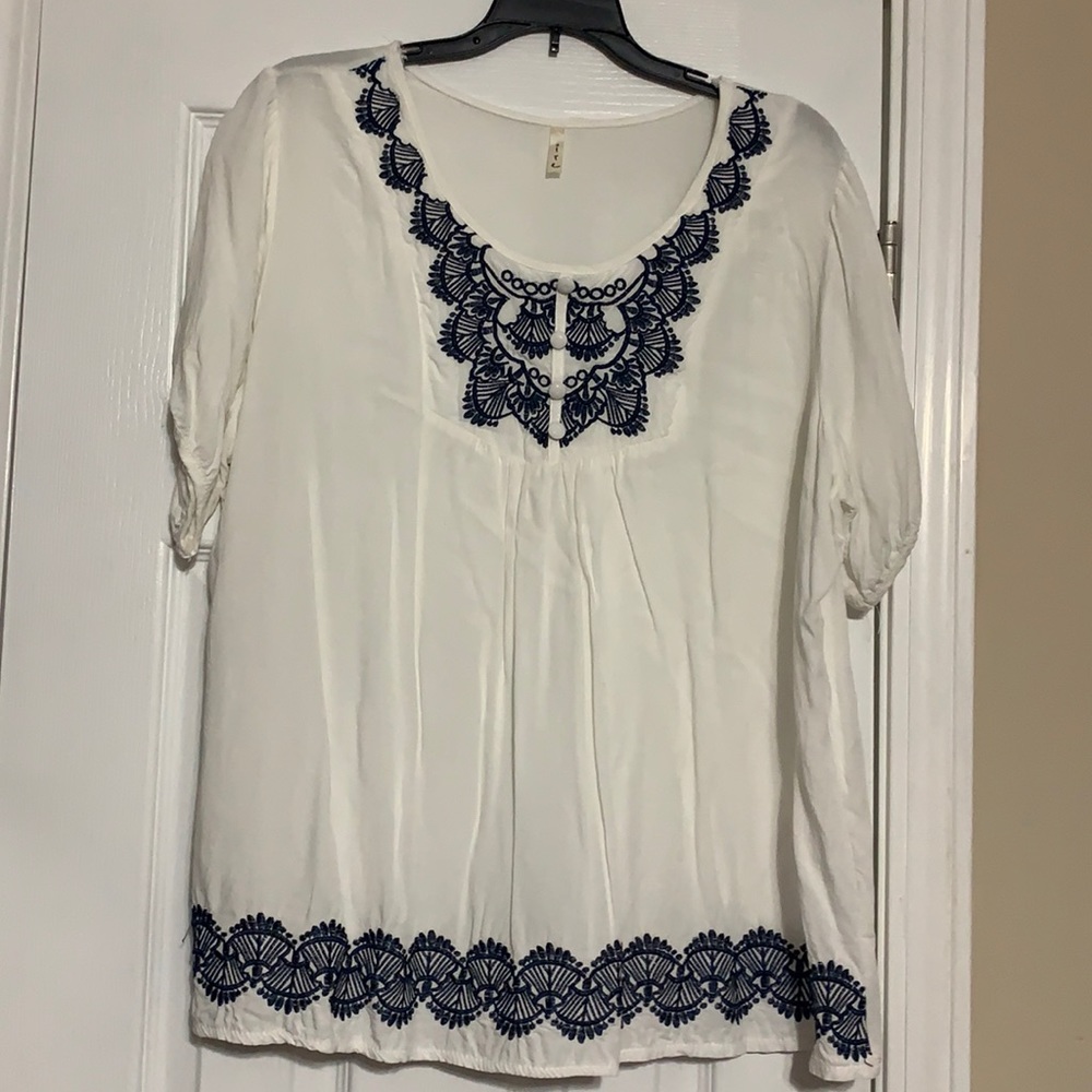 Super cute top!